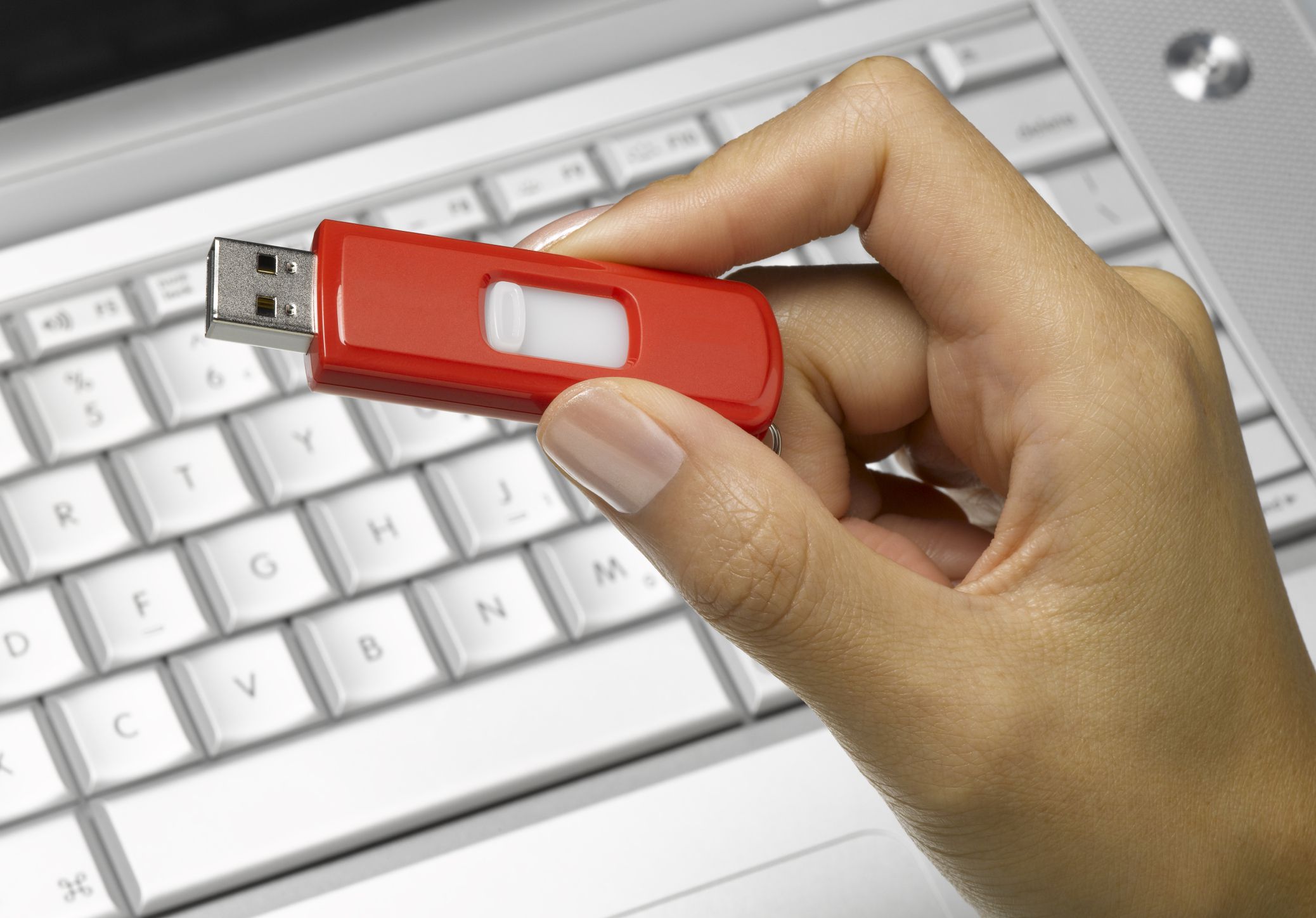 FAT32 or NTFS: Which one should you use to format your USB Flash disk? - Dignited