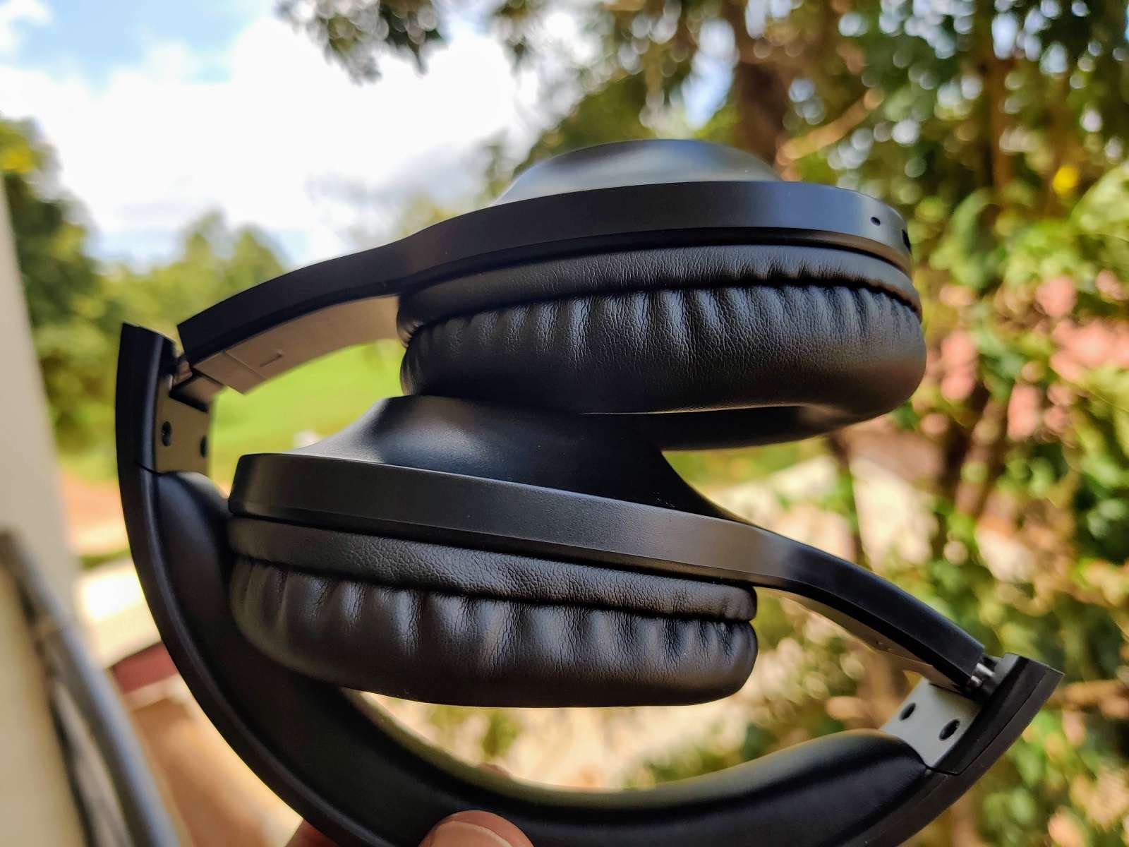 Letscom H10 Wireless Headphones Review: The Battery Champ - Dignited