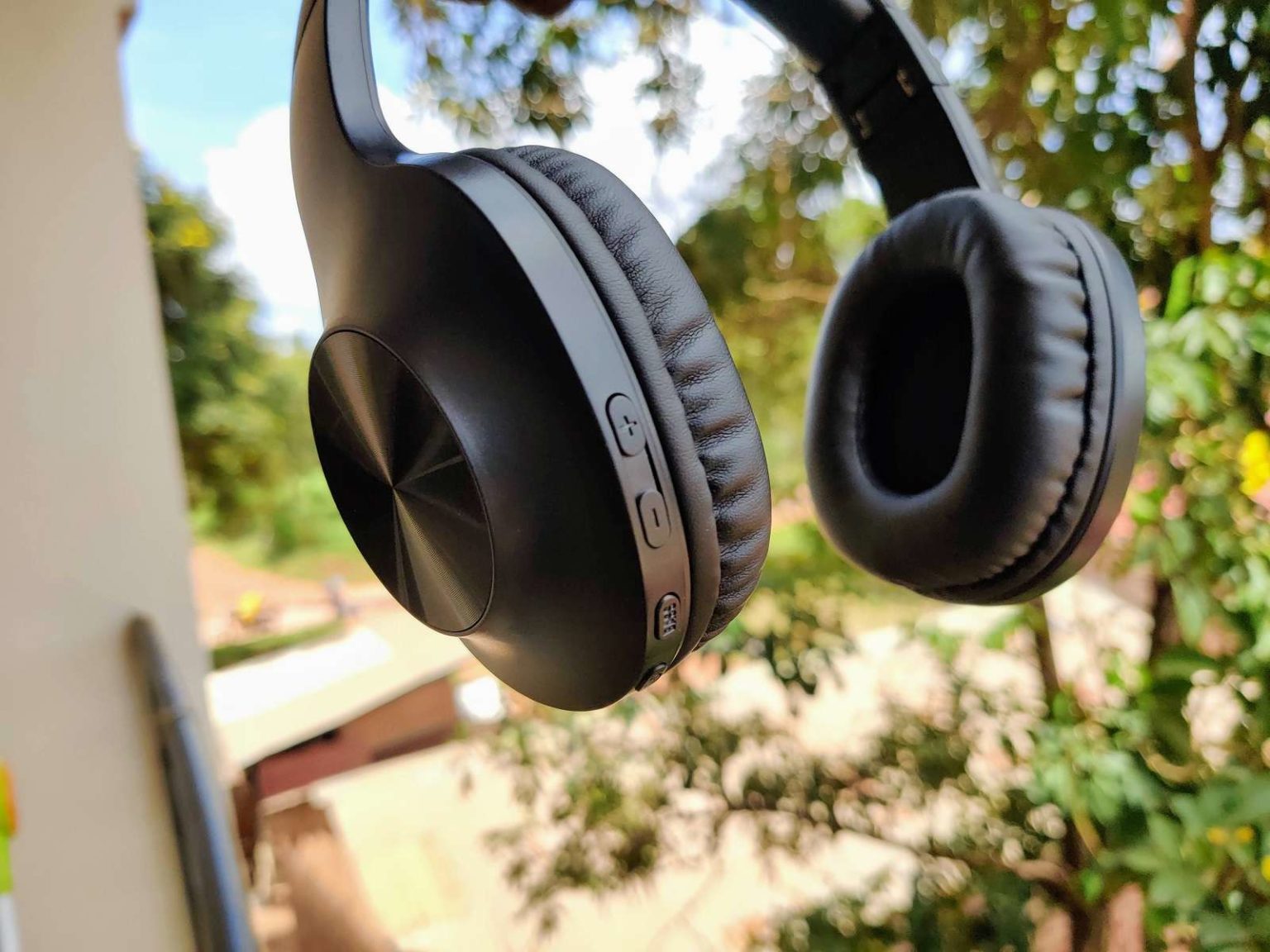 Letscom H10 Wireless Headphones Review: The Battery Champ - Dignited